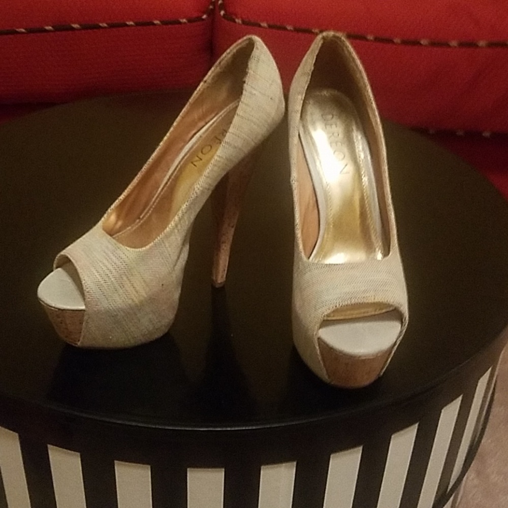 Pumps - Picture 2 of 8